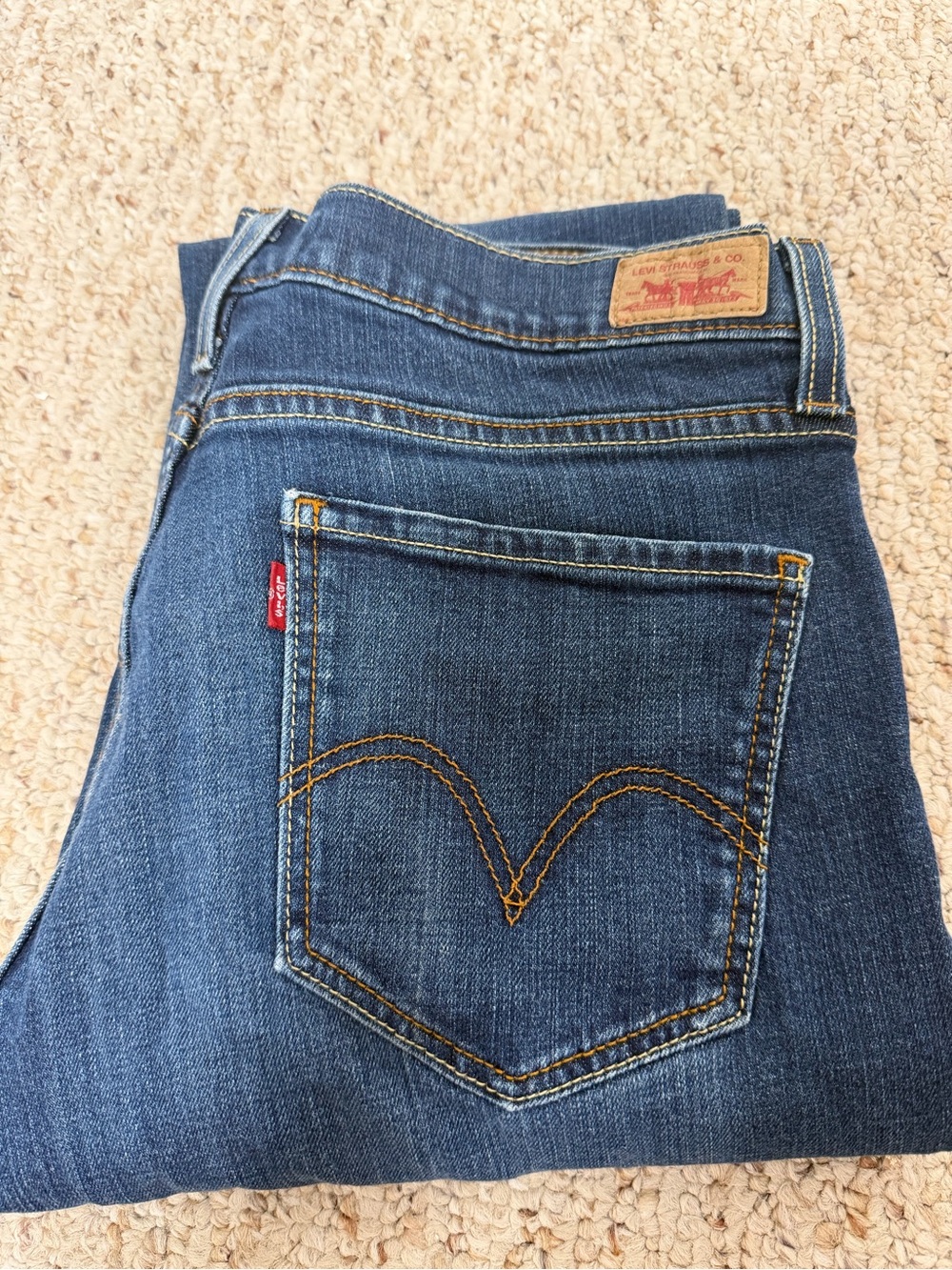 Levi's Women's Blue Straight Leg Jeans with Arcuate Back Pocket size 11